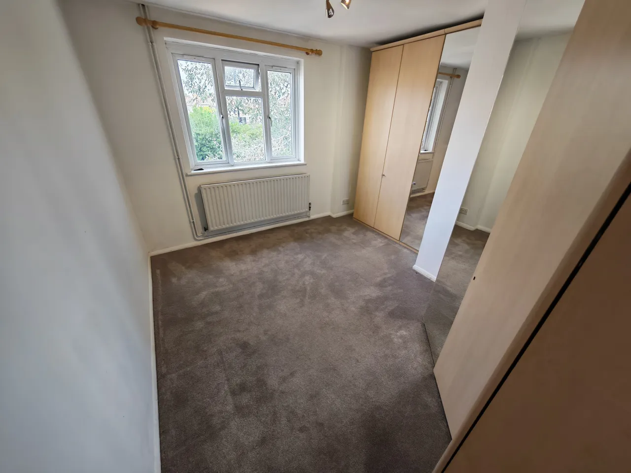Hughenden Gardens, Northolt, UB5, photo 5