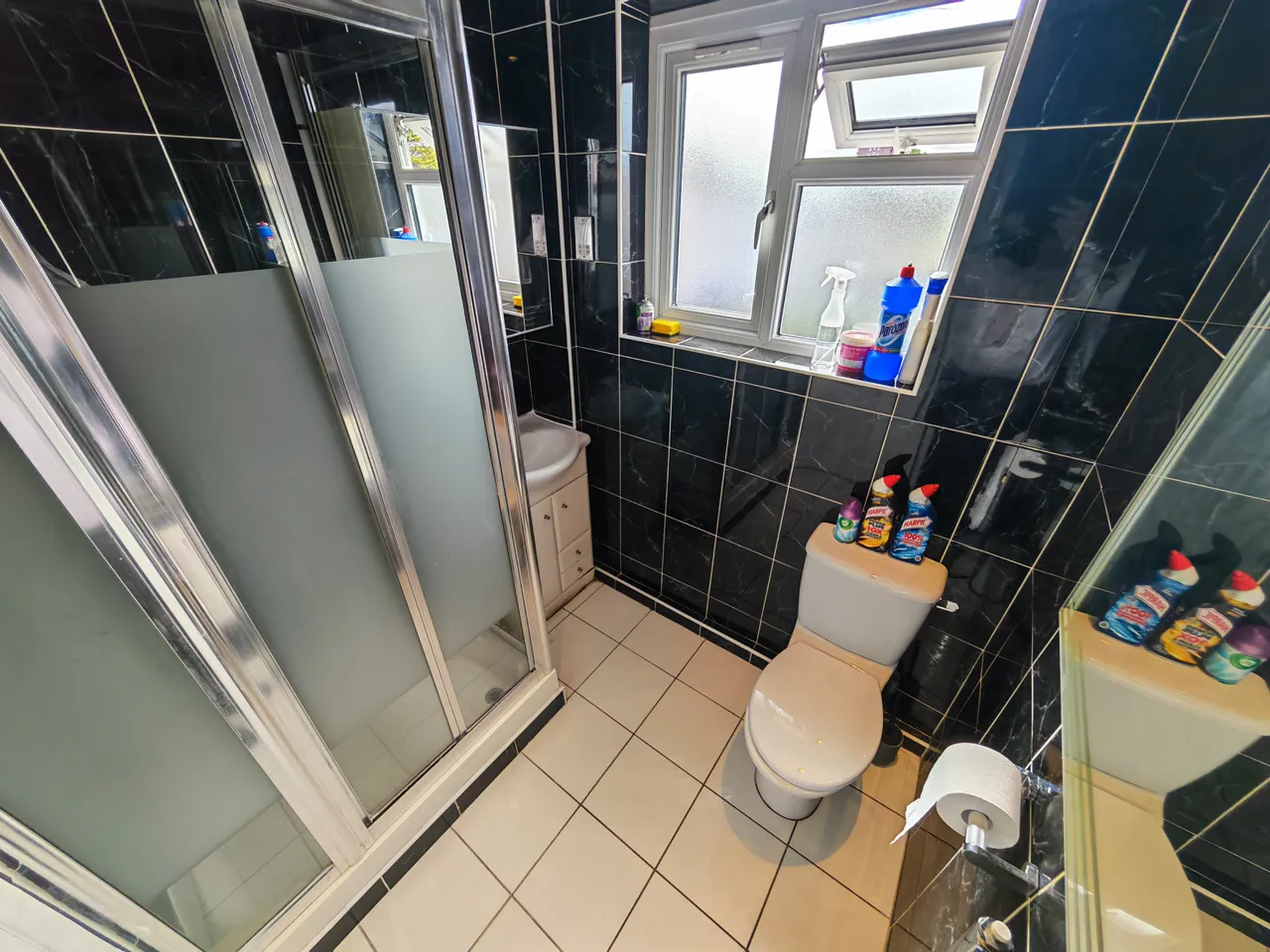 Hughenden Gardens, Northolt, UB5, photo 6