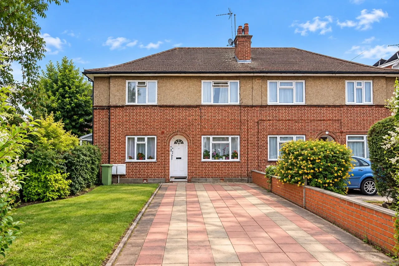 2 bed flat for sale, Hughenden Gardens, Northolt, UB5
