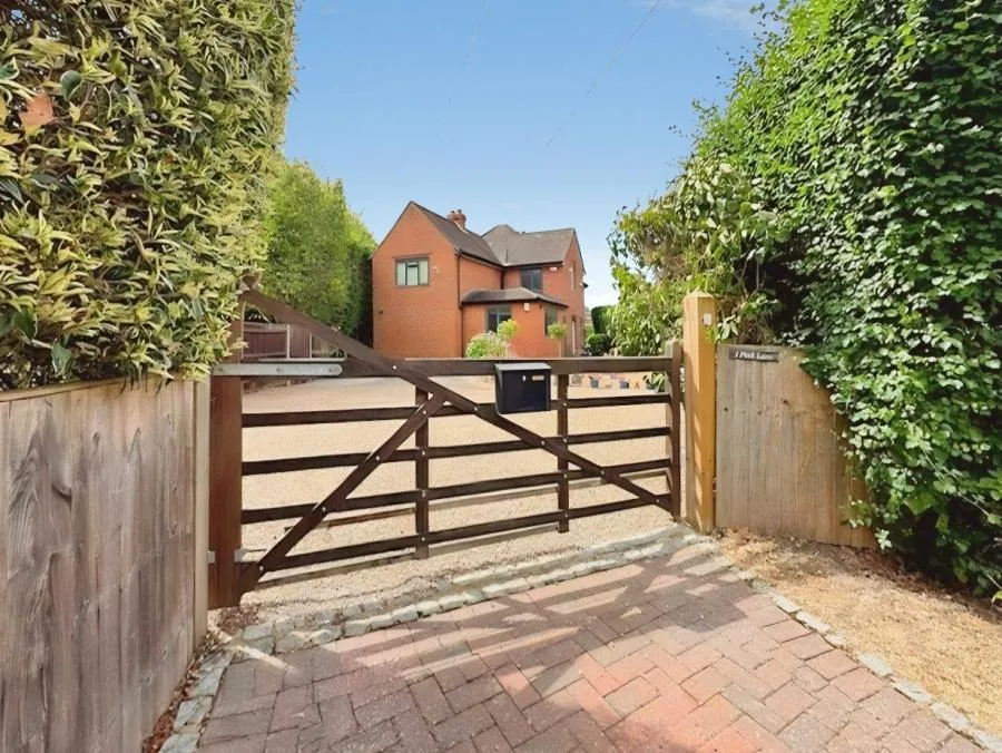 4 bed house for sale, Pink Lane, Burnham, SL1