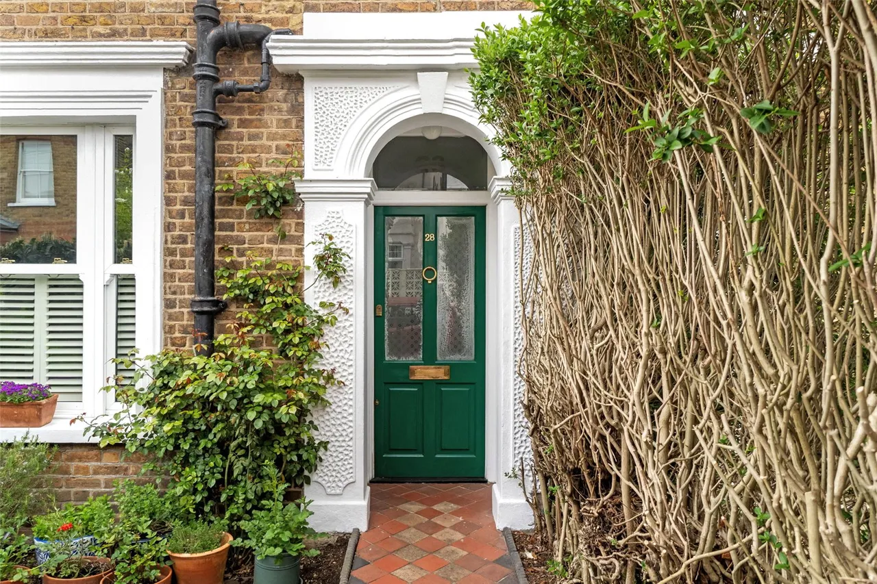 Oldfield Road, Hampton, TW12 2AE, photo 2