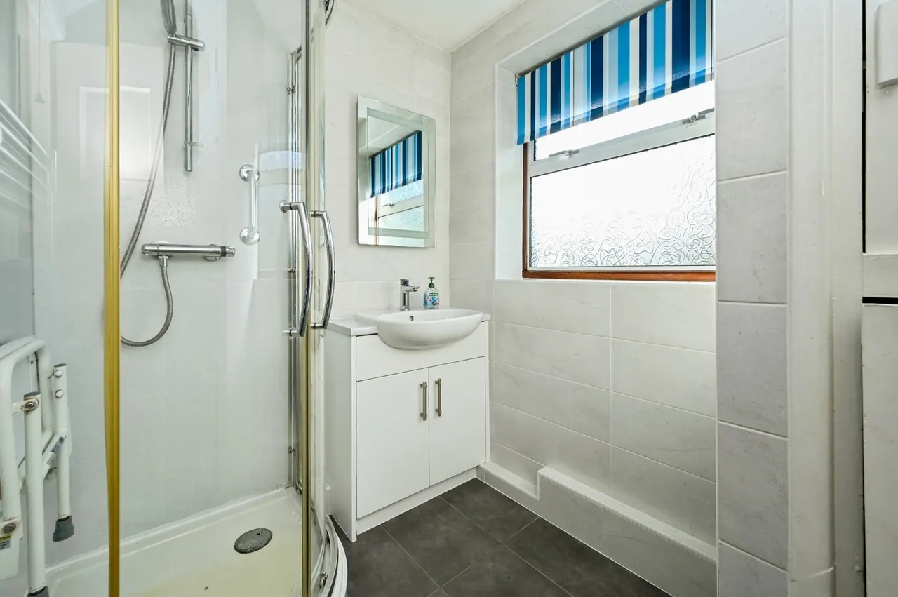 Rowan Drive, Kirkby-in-Ashfield, NG17, photo 8