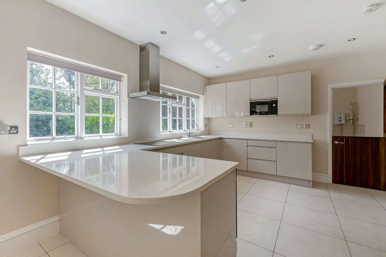 Trout Rise, Loudwater, Rickmansworth, Hertfordshire, WD3 4JR, photo 4