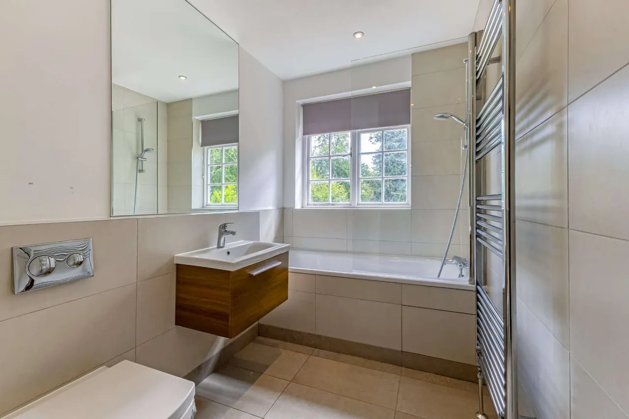 Trout Rise, Loudwater, Rickmansworth, Hertfordshire, WD3 4JR, photo 12