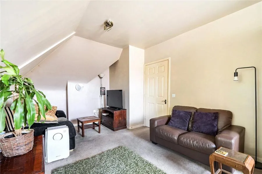 Arden Close, Twickenham, TW2, photo 3