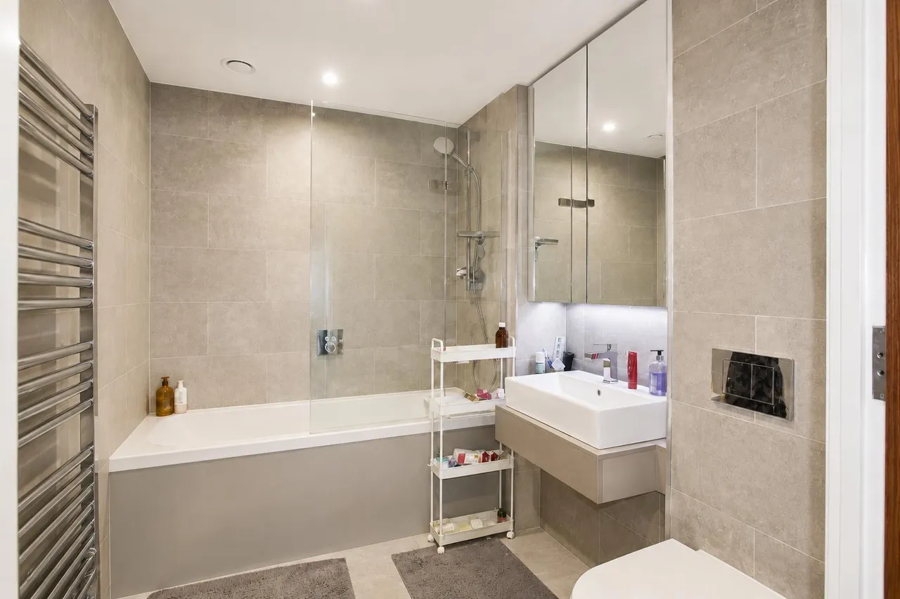 Upper Richmond Road, London, SW15, photo 6