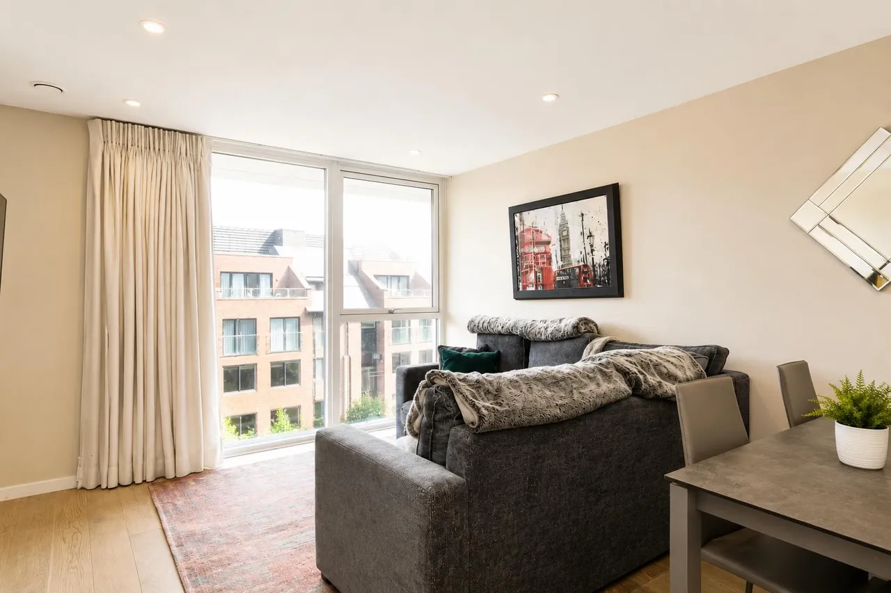 Upper Richmond Road, London, SW15, photo 4