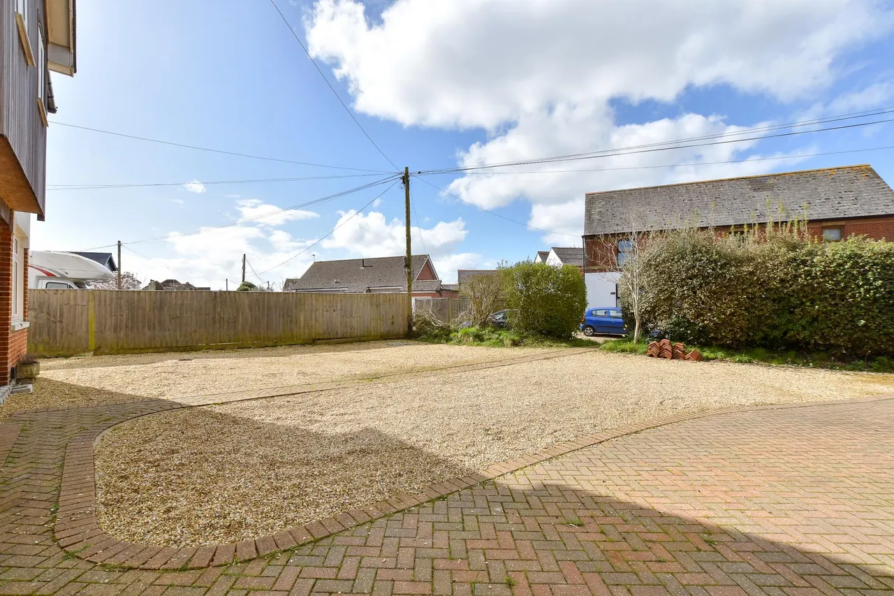 Cowes, PO31, photo 18