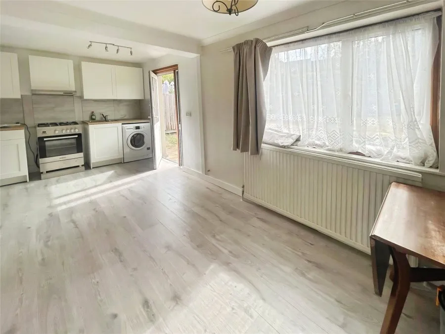with 4 bedrooms in Harlow, CM18, photo 4