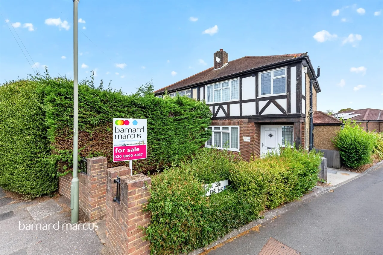 3 bed house for sale — The Drive, Ashford