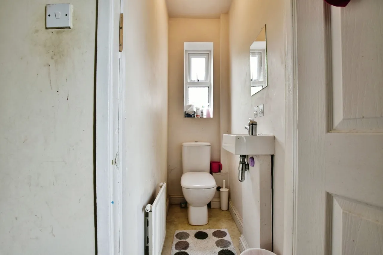 Reevey Avenue, Stockport, SK7, photo 22