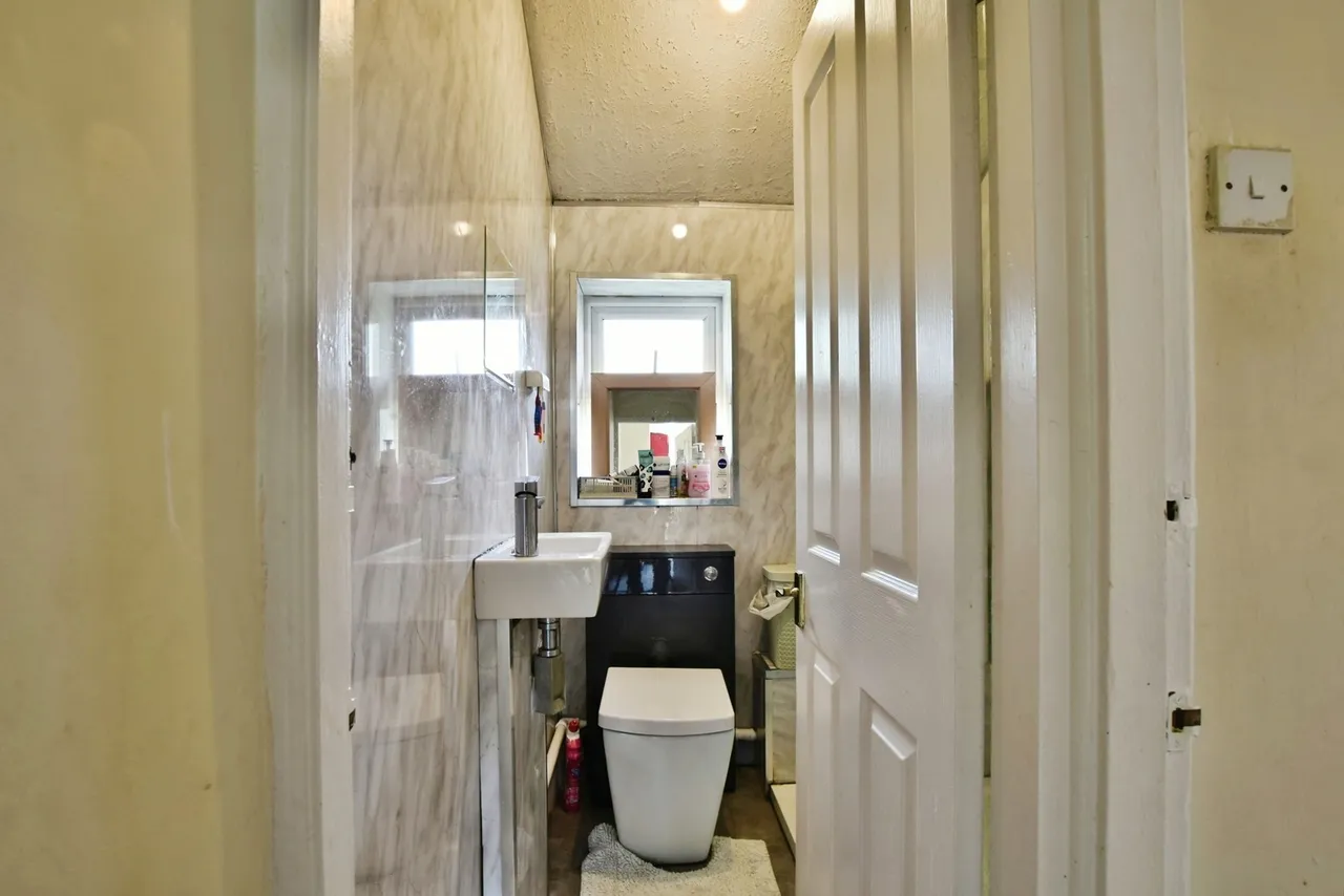 Reevey Avenue, Stockport, SK7, photo 11
