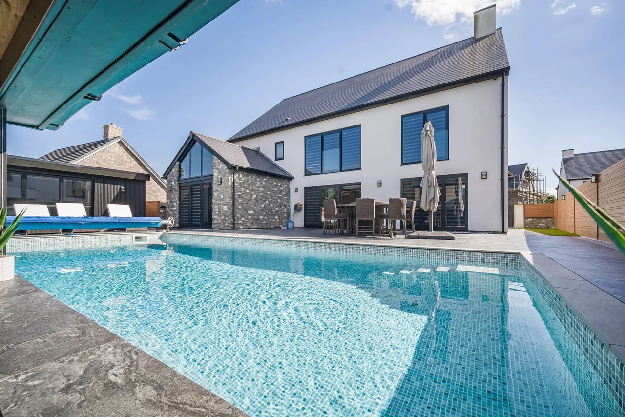 St Clares Court, Porthcawl, CF36 5DS, photo 2