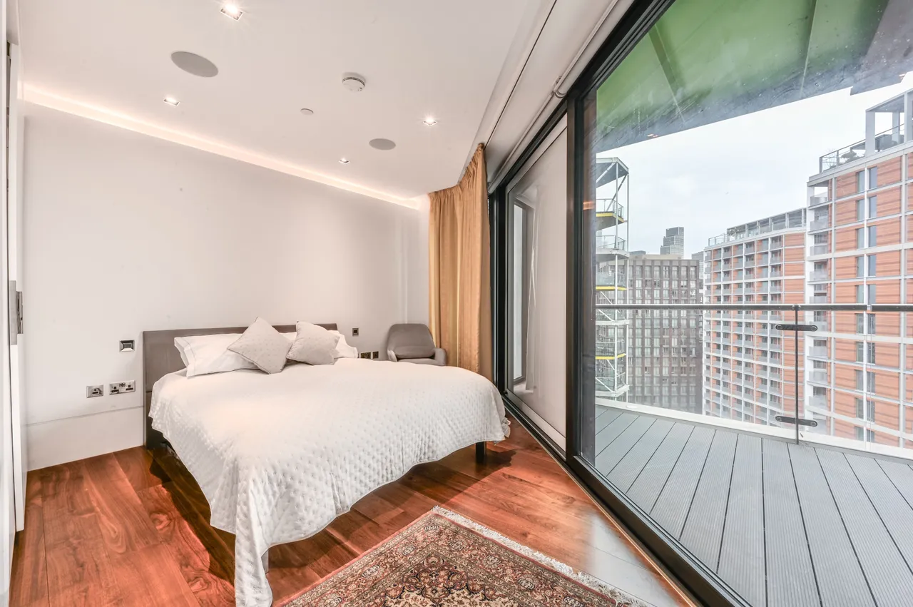 Apartment 70, 4 Riverlight Quay, London, photo 4