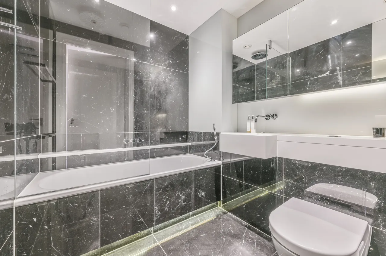 Apartment 70, 4 Riverlight Quay, London, photo 7