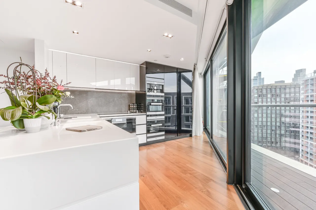 Apartment 70, 4 Riverlight Quay, London, photo 3