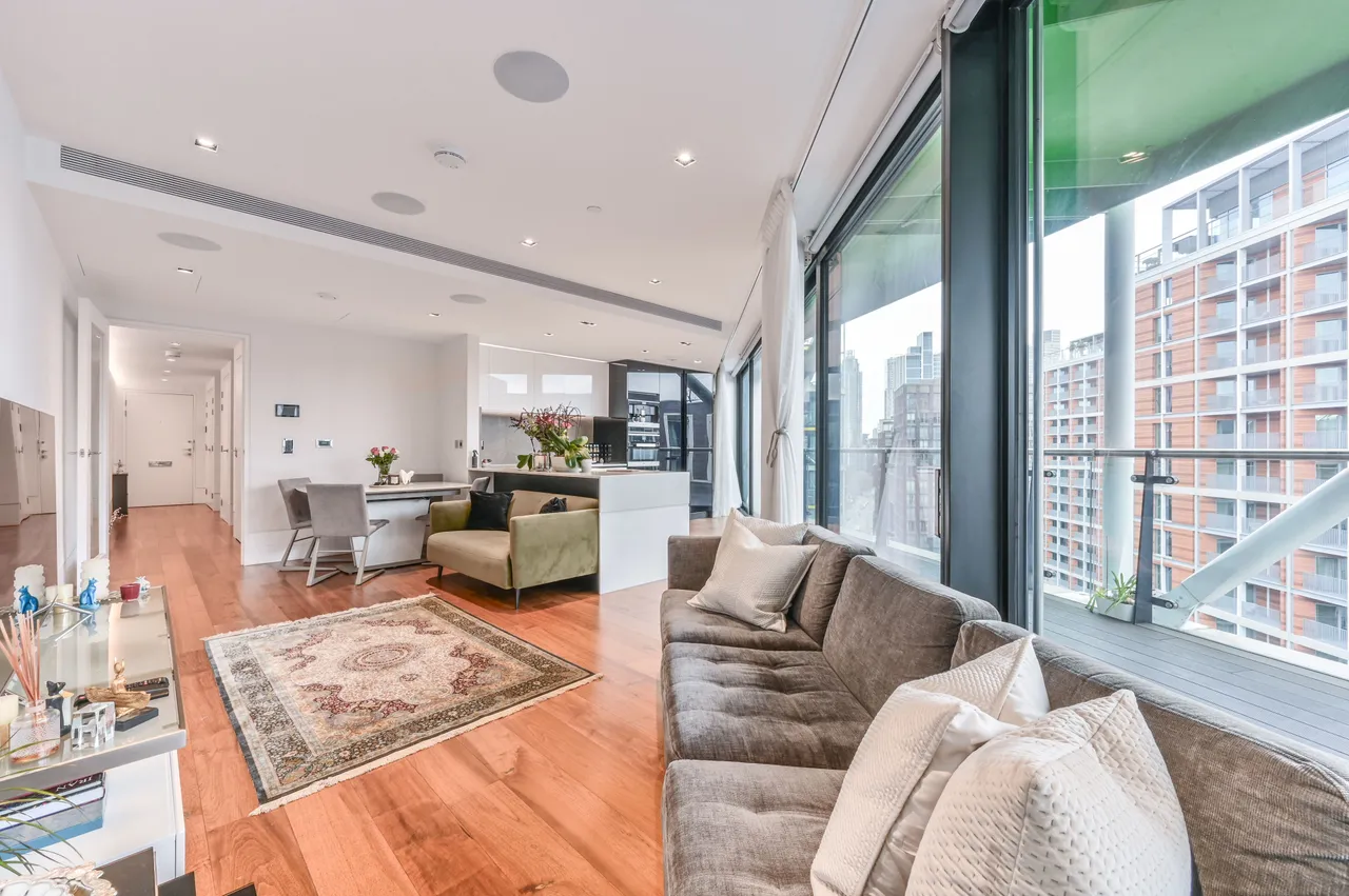 2 bed flat for sale — Apartment 70, 4 Riverlight Quay, London