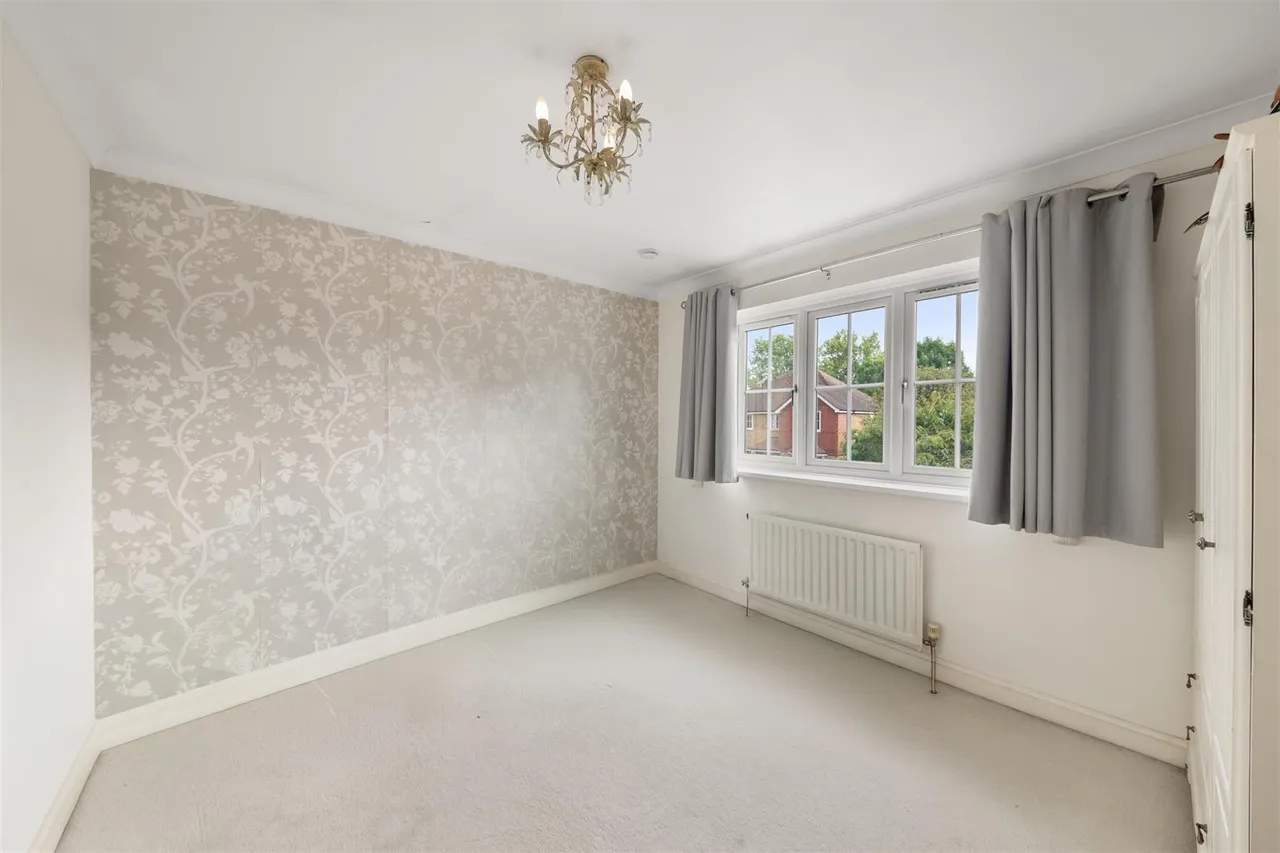 Holm Grove, Hillingdon, photo 11