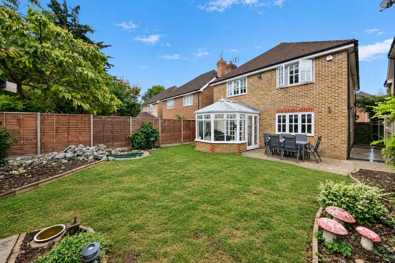 Holm Grove, Hillingdon, photo 8