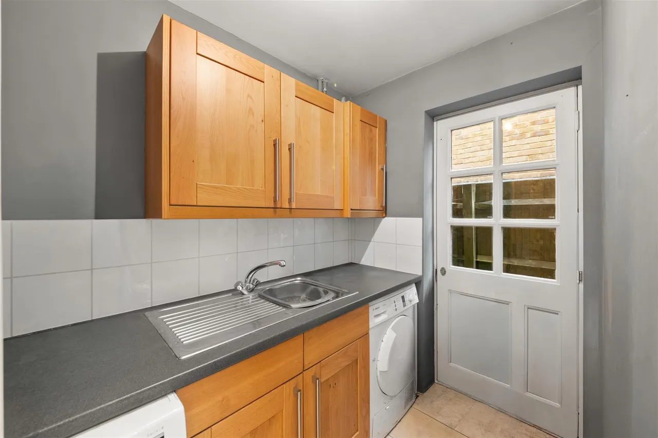 Holm Grove, Hillingdon, photo 13