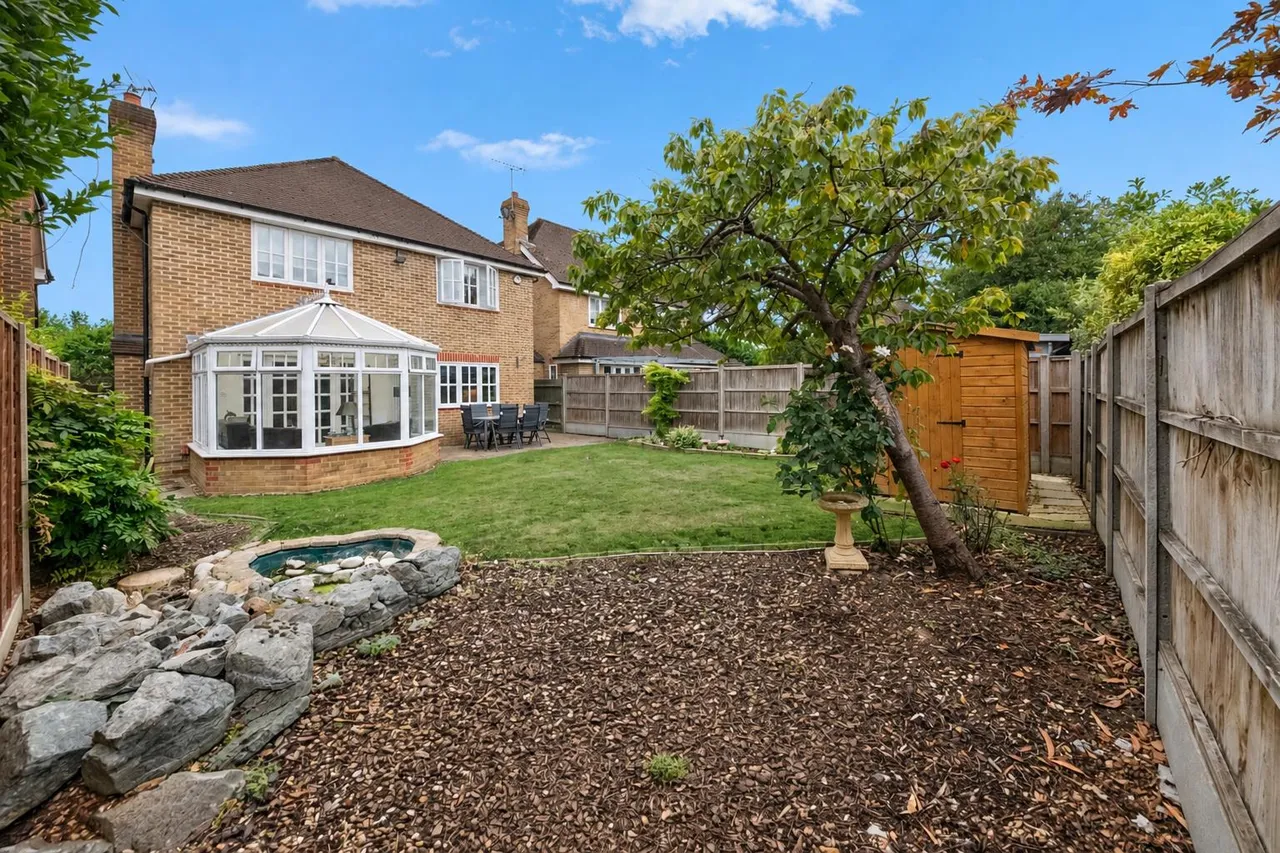 Holm Grove, Hillingdon, photo 12