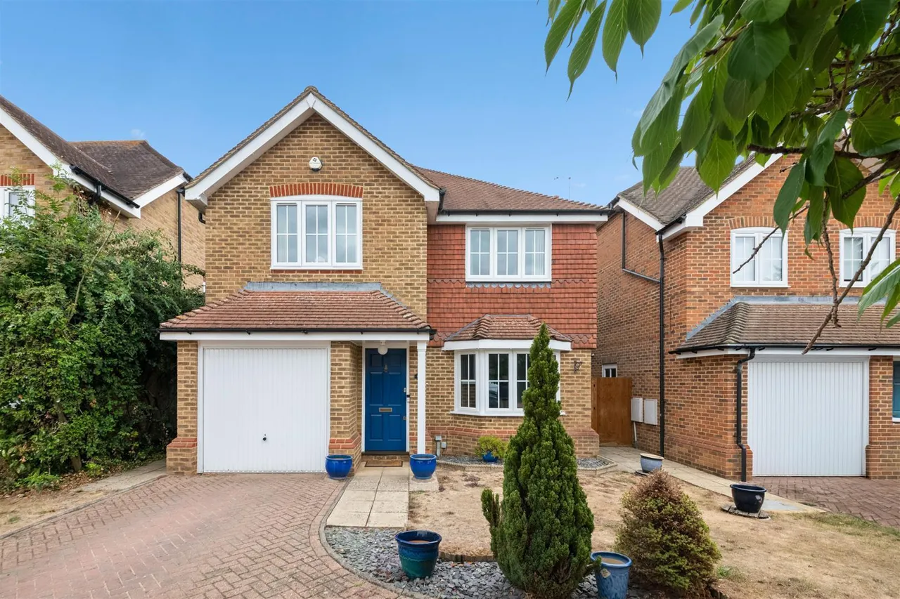 4 bed house for sale, Holm Grove, Hillingdon