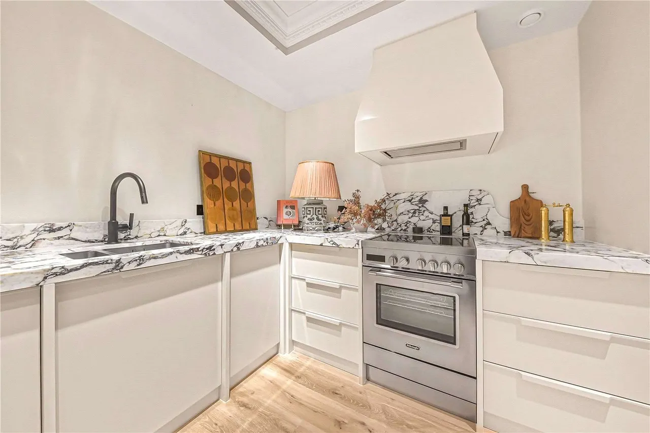 36 & 37 Hertford Street Residences, Apartment 8, Mayfair, London, W1J 7SE, photo 5