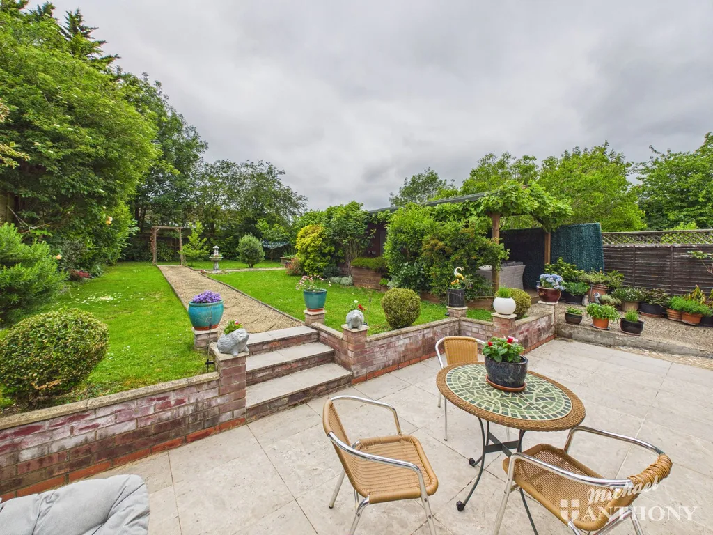 Churchill Avenue, Aylesbury, HP21 8ER, photo 3
