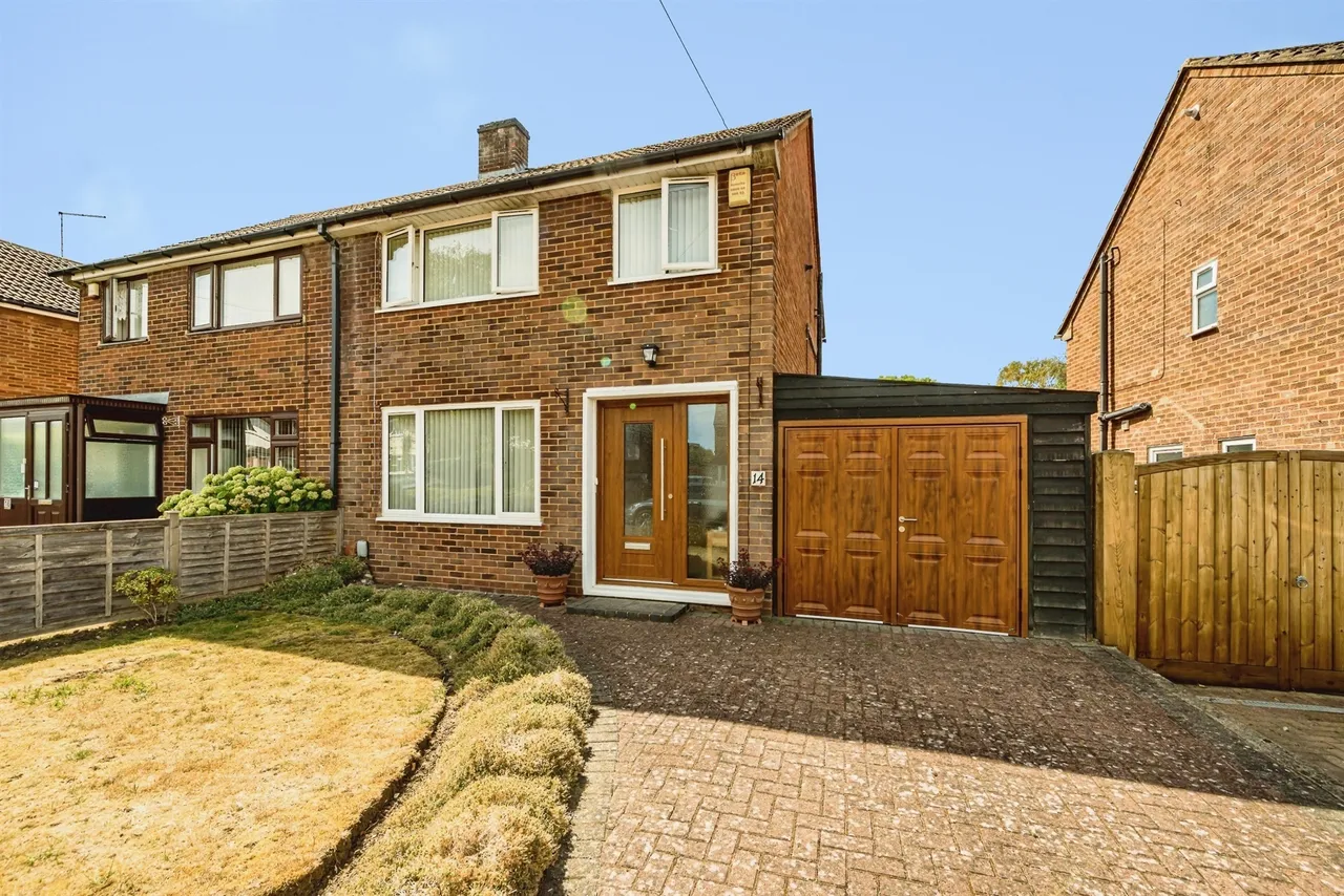 3 bed house for sale — Queens Mead, Bedgrove, Aylesbury