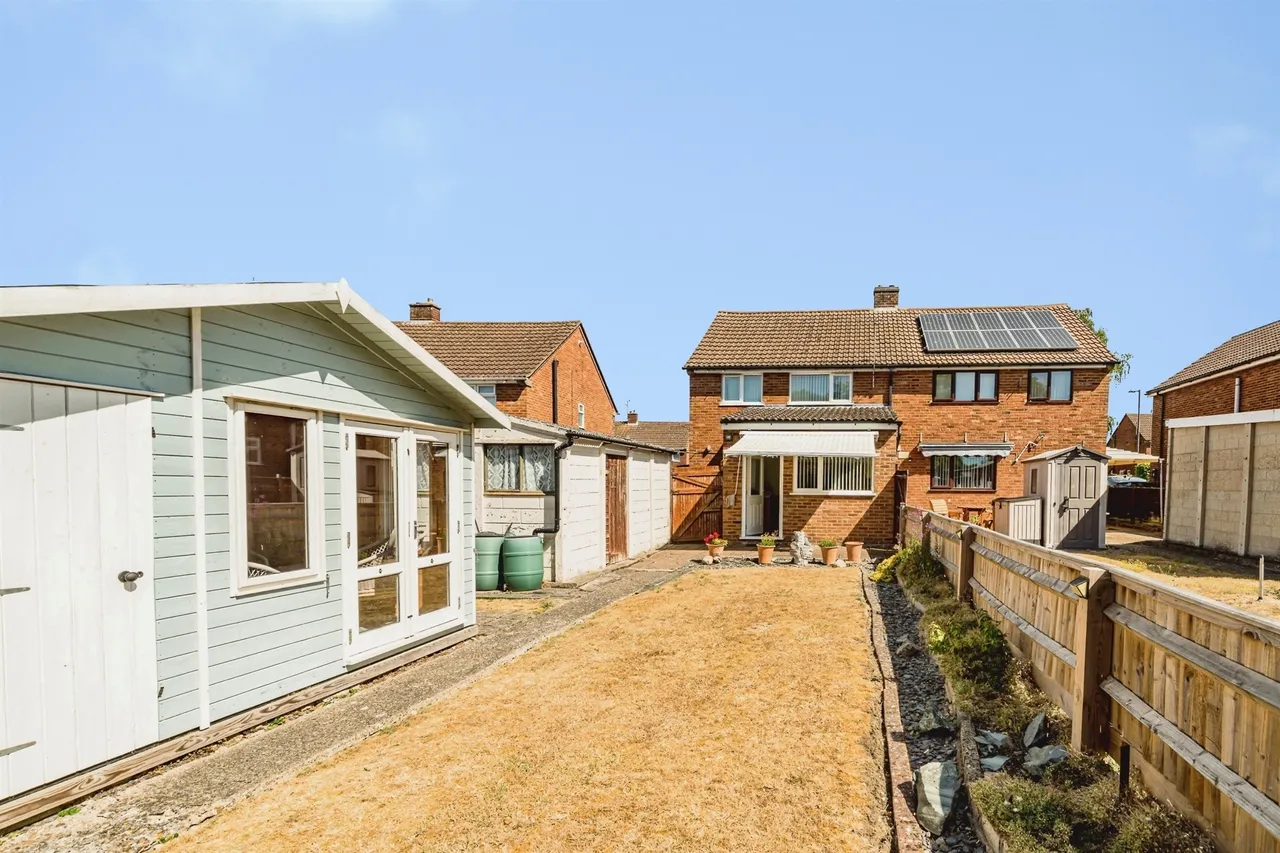 Queens Mead, Bedgrove, Aylesbury, photo 4