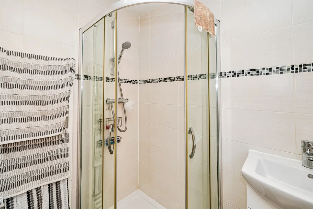 Queens Mead, Bedgrove, Aylesbury, photo 8