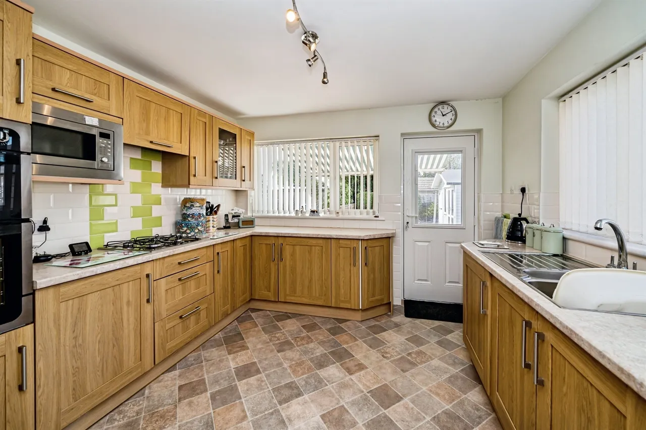 Queens Mead, Bedgrove, Aylesbury, photo 3