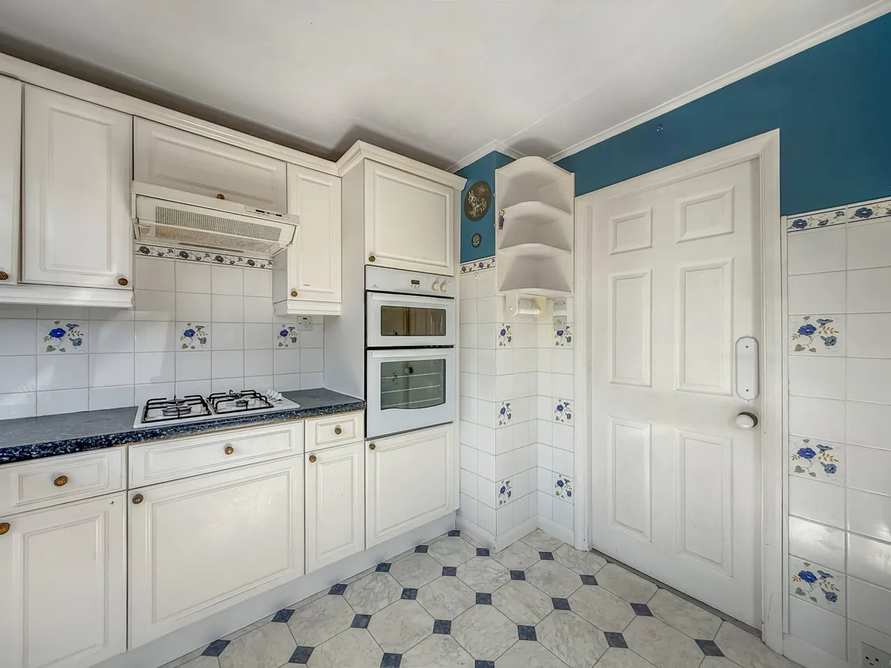 Lynhurst Avenue, Sticklepath, Barnstaple, North Devon, photo 5