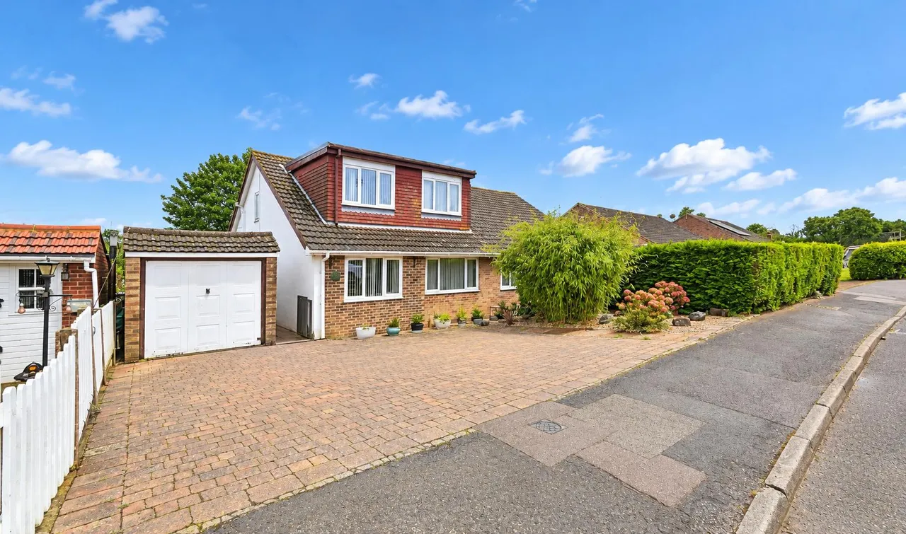 4 bed house for sale, Cherry Waye, Eythorne, CT15