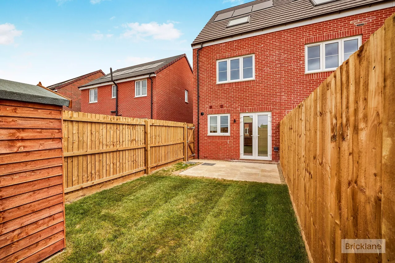 Stanier Drive, MARKET HARBOROUGH, photo 2