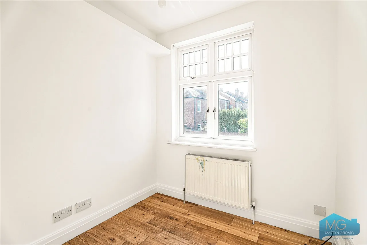 Goldsmith Road, London, N11, photo 13
