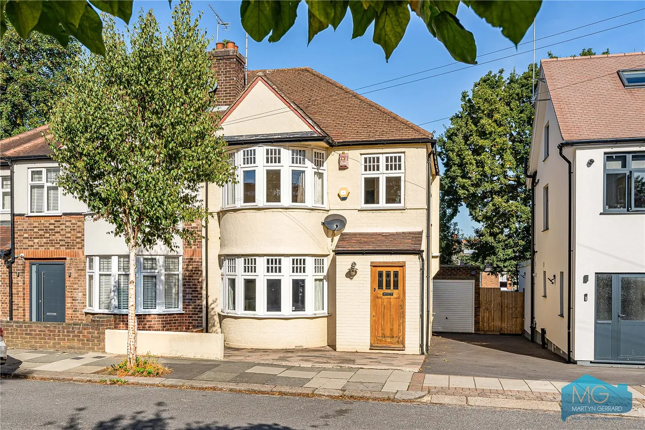 3 bed house for sale, Goldsmith Road, London, N11