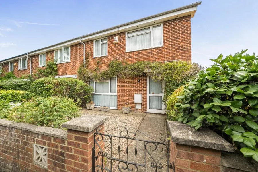 4 bed house for sale, Frenchs Wells, Woking, GU21