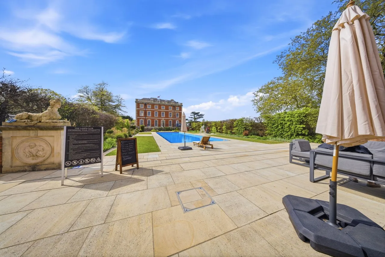 Sassoon Drive, Trent Park, EN4, photo 13
