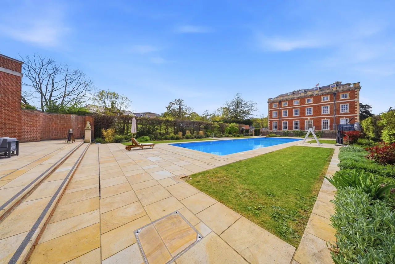 Sassoon Drive, Trent Park, EN4, photo 14