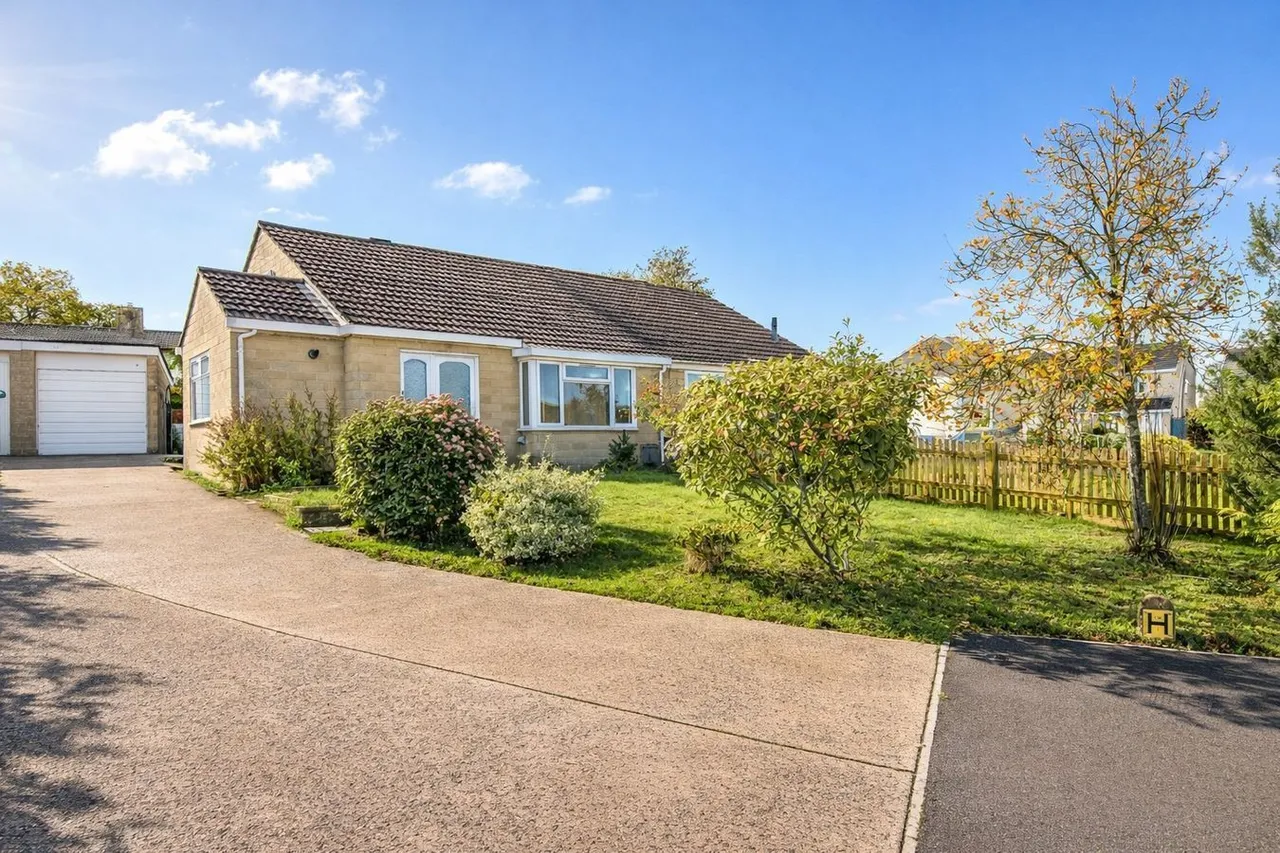 3 bed house for sale, Styles Close, Frome, BA11
