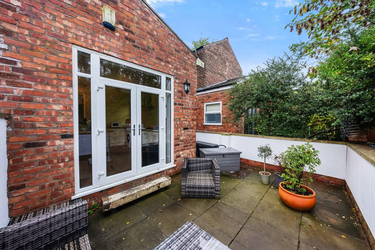 Booths Hill Road, Lymm, photo 28