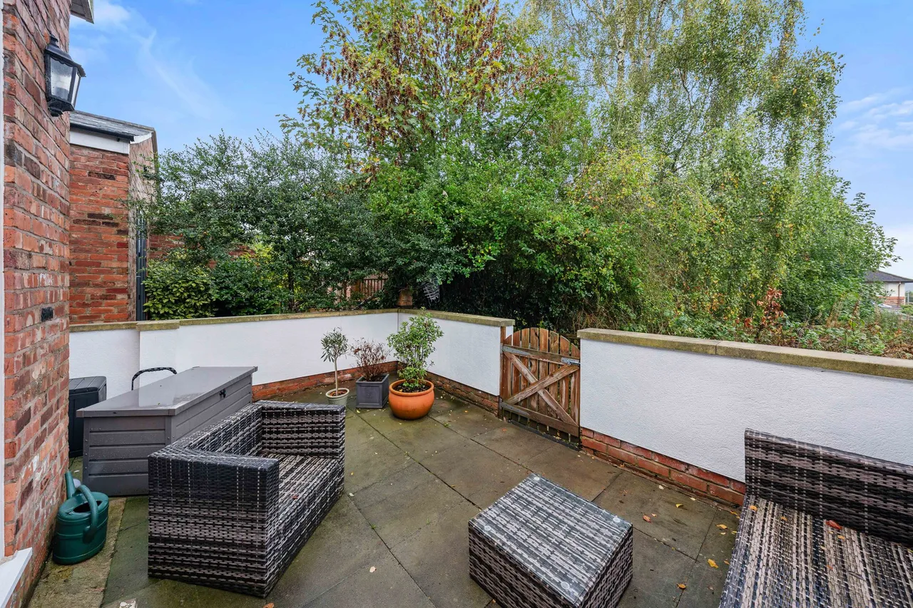 Booths Hill Road, Lymm, photo 27