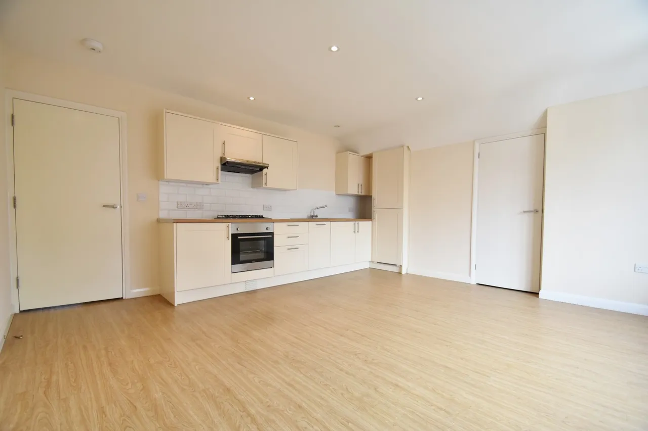 2 bed station road, gerrards cross, buckinghamshire,sl9 to rent, Gerrards Cross, Buckinghamshire