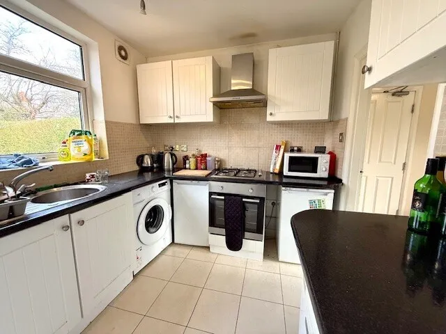 Room 2, Donnington Bridge Road, photo 3