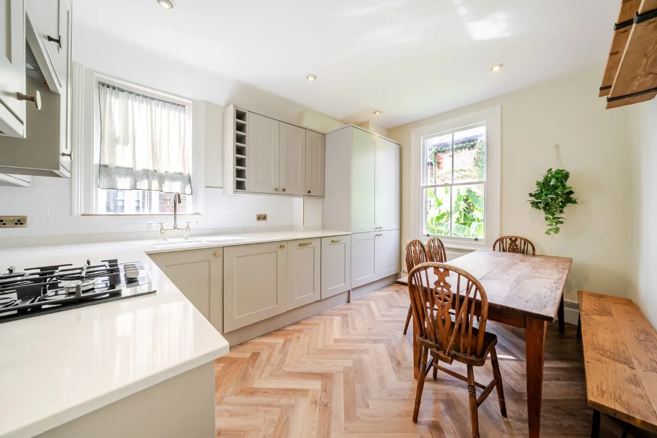 2 bed flat for sale, Cavendish Road, Balham, SW12