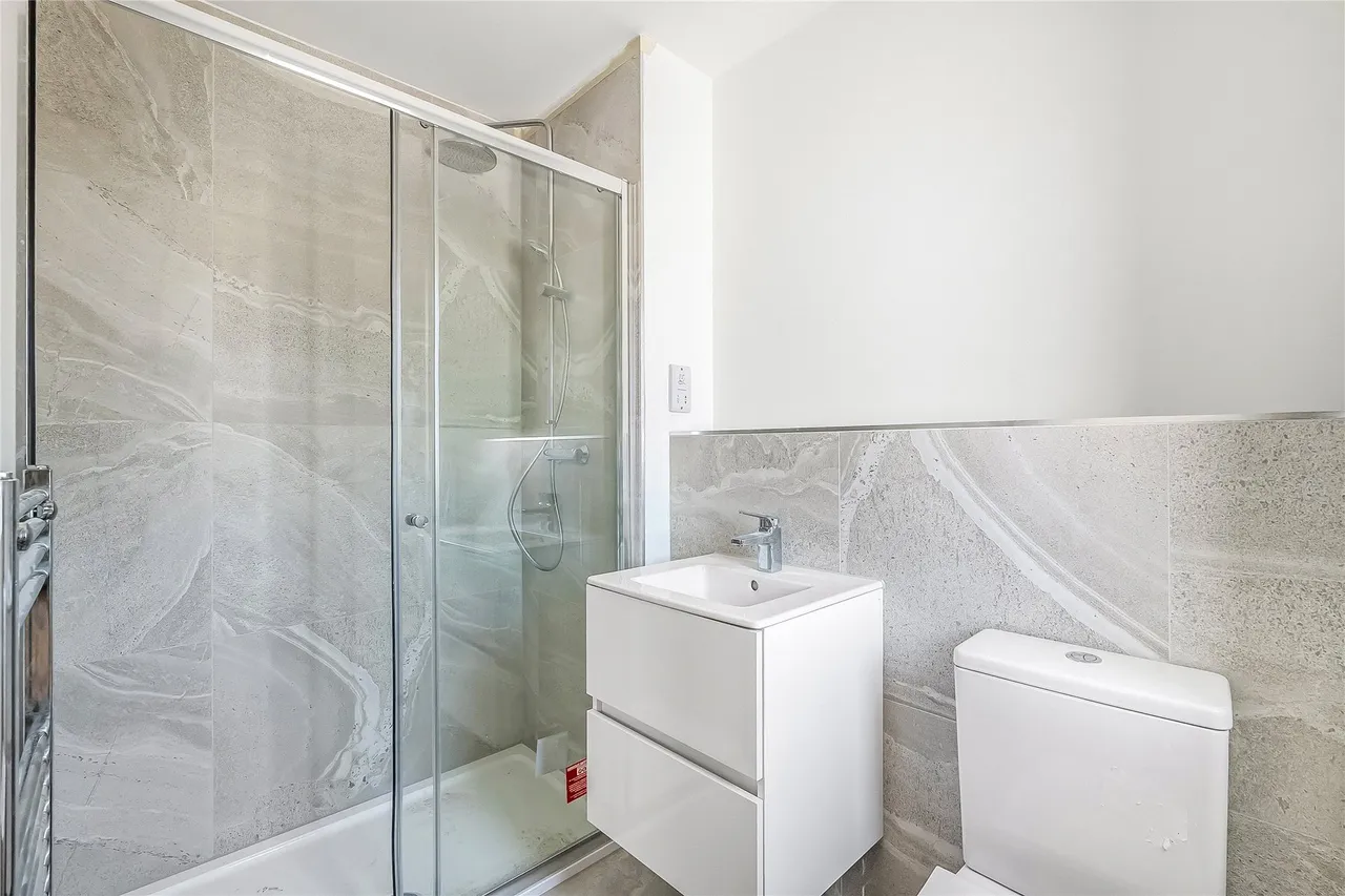 Guildford Road, Runfold, GU10, photo 13