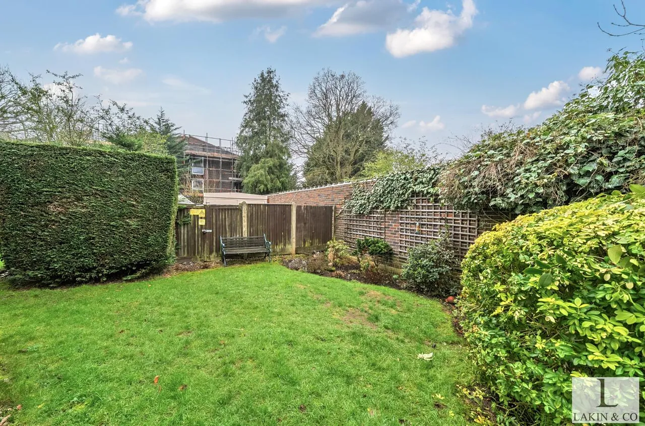 Ivy House Cottages, Ickenham, UB10 8LZ, photo 9