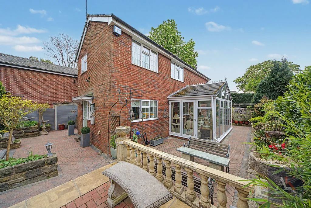 Bentgate Close Newhey, Rochdale OL16 4NB, photo 22