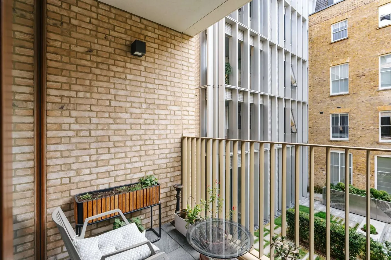 Bartholomew Close, London, EC1A 7BF, photo 3